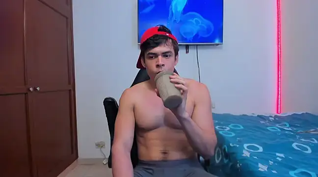 Lucian Gomez  online show from March 2025 01:17:01 PM