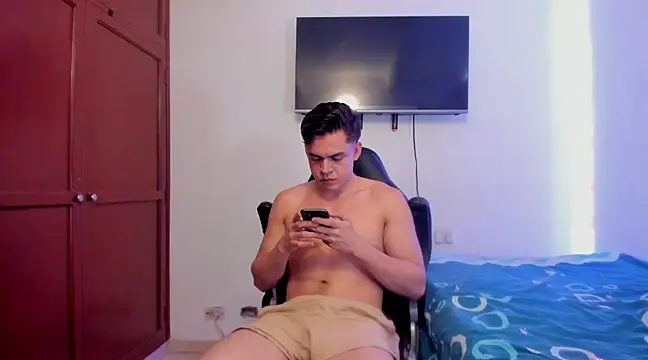 Lucian Gomez  online show from March 2025 02:56:02 PM