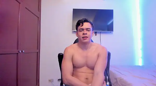 Lucian Gomez  online show from March 2025 03:23:02 PM