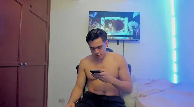 Lucian Gomez  online show from March 2025 02:55:02 PM