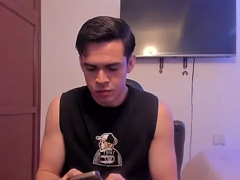 Lucian Gomez  online show from October 2025 06:41:02 PM