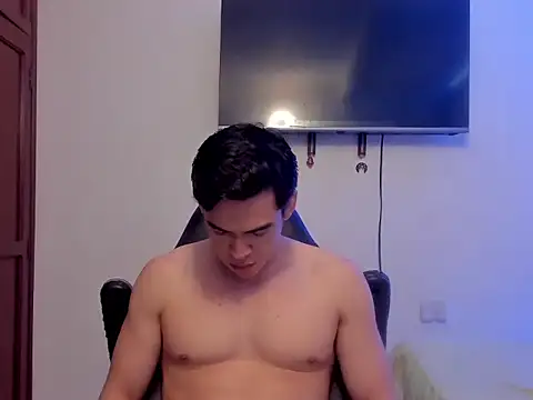 Lucian Gomez  online show from October 2025 06:52:02 PM