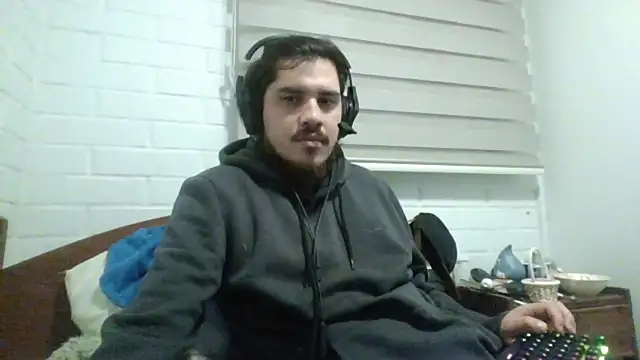 hung weeb online show from April 2026 01:19:02 AM