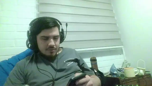 Snapshot of hung_weeb chatting on July 2026 03:52:01 AM hung weeb online show from July 2026 03:52:01 AM