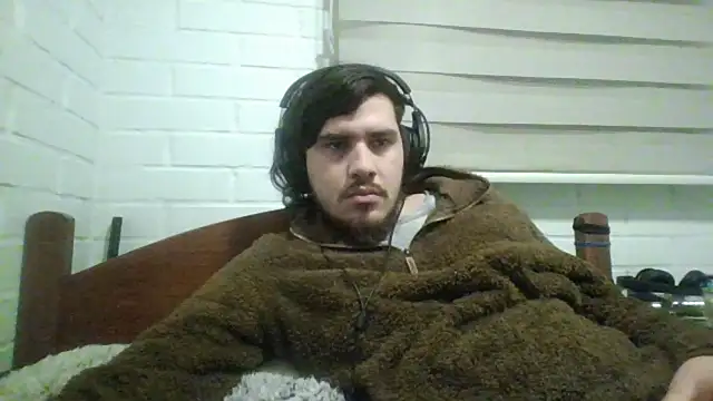 Snapshot of hung_weeb chatting on July 2026 05:04:01 AM hung weeb online show from July 2026 05:04:01 AM