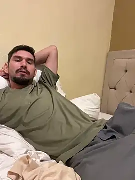 Snapshot of Tomthelong chatting on February 2025 05:33:02 AM Tomthelong online show from February 2025 05:33:02 AM