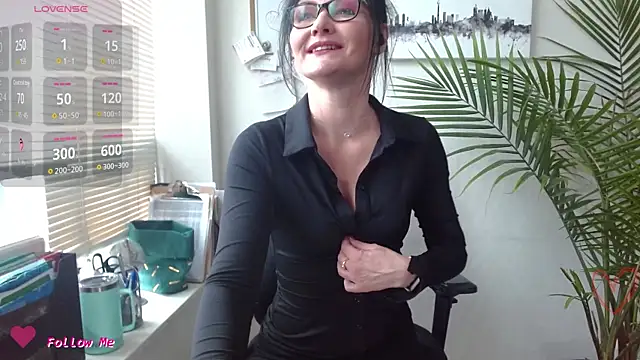 Snapshot of City_Kat chatting on April 2026 04:34:02 PM City Kat online show from April 2026 04:34:02 PM