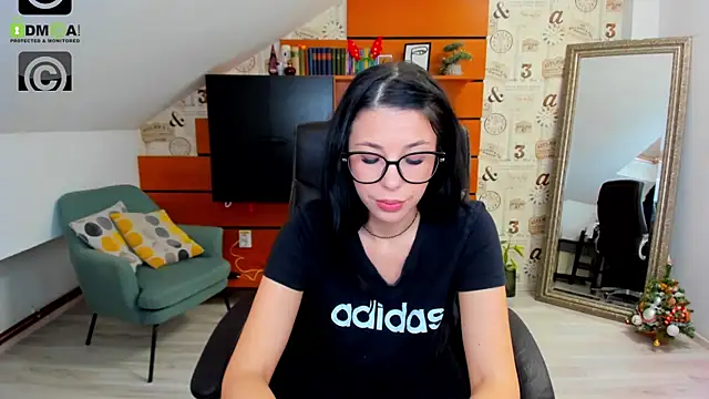 EmillyTaylor online show from December 2024 10:38:02 AM