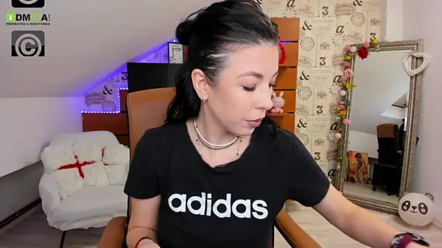 EmillyTaylor online show from December 2025 04:51:01 AM