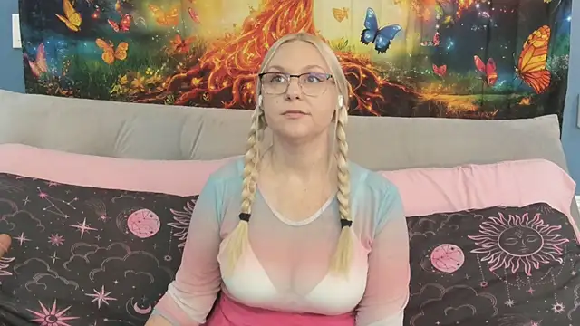 SaraBearXo online show from September 2025 01:35:01 PM