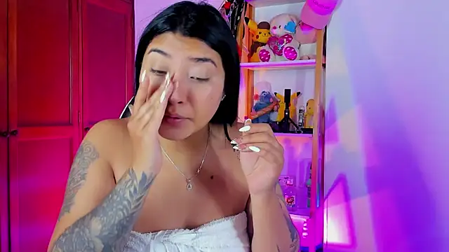 eymy-hadid online show from September 2025 01:35:02 PM