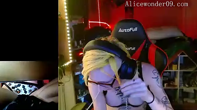 alicewonder09 online show from December 2024 04:54:02 AM