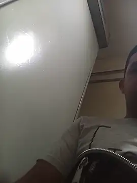 Snapshot of El-reyleon chatting on June 2026 10:37:02 AM El-reyleon online show from June 2026 10:37:02 AM