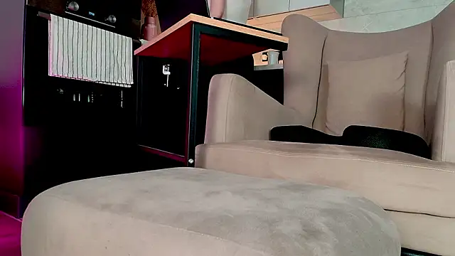 Yourfreebird online show from March 2026 07:01:01 AM