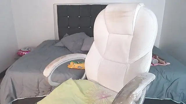 selena yourmilf online show from September 2025 05:03:02 PM