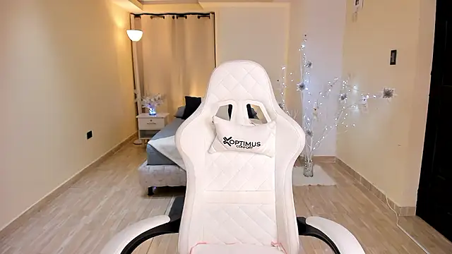 carleee winter online show from December 2024 01:40:01 AM