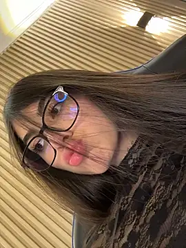 Snapshot of Sarasanders_4 chatting on October 2025 12:44:02 AM Sarasanders 4 online show from October 2025 12:44:02 AM