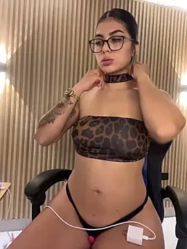 Snapshot of Sarasanders_4 chatting on October 2025 02:56:01 AM Sarasanders 4 online show from October 2025 02:56:01 AM