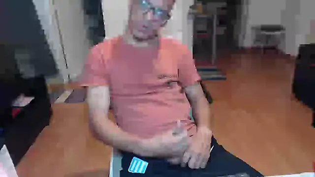 Snapshot of guachin_hunk chatting on May 2026 03:24:02 AM guachin hunk online show from May 2026 03:24:02 AM