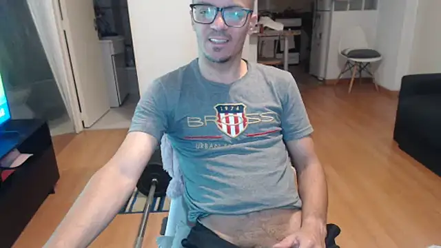 Snapshot of guachin_hunk chatting on June 2026 03:23:02 AM guachin hunk online show from June 2026 03:23:02 AM