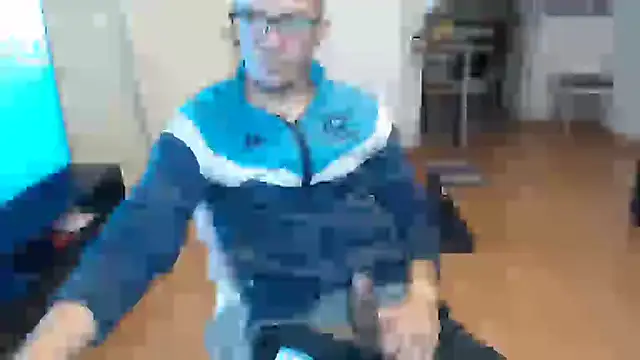 Snapshot of guachin_hunk chatting on June 2026 06:57:01 PM guachin hunk online show from June 2026 06:57:01 PM
