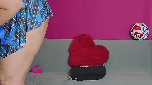 Young Strawberryy online show from July 2026 02:10:01 PM