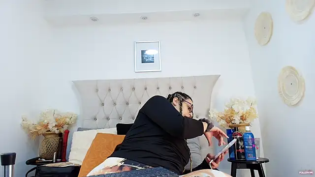 MIchelMomet online show from March 2025 01:07:01 PM