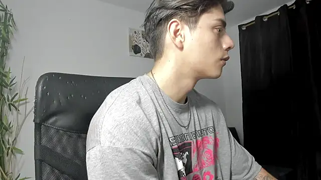 Snapshot of Giordano_Russo chatting on December 2024 01:43:01 PM Giordano Russo online show from December 2024 01:43:01 PM