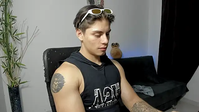Snapshot of Giordano_Russo chatting on December 2024 07:05:02 AM Giordano Russo online show from December 2024 07:05:02 AM