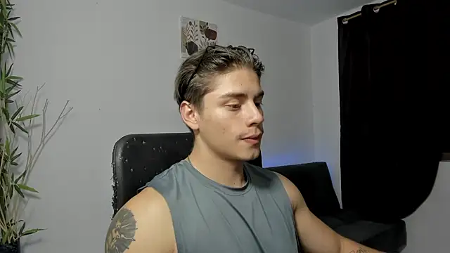 Snapshot of Giordano_Russo chatting on December 2024 04:01:02 AM Giordano Russo online show from December 2024 04:01:02 AM