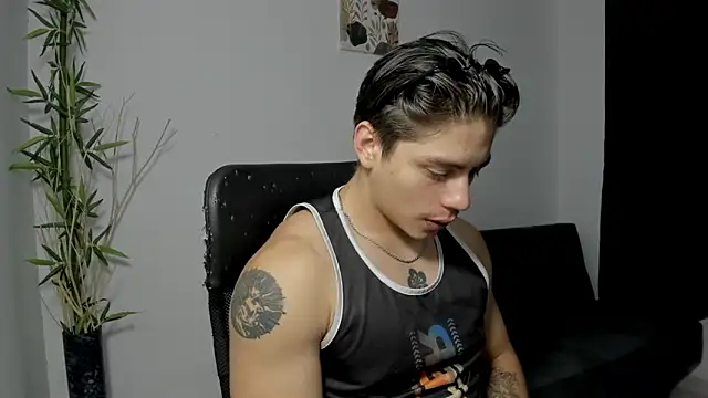 Snapshot of Giordano_Russo chatting on December 2024 12:24:01 AM Giordano Russo online show from December 2024 12:24:01 AM