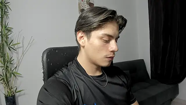 Snapshot of Giordano_Russo chatting on December 2024 01:25:01 AM Giordano Russo online show from December 2024 01:25:01 AM