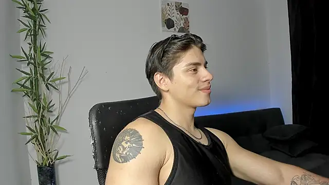 Snapshot of Giordano_Russo chatting on December 2024 07:06:02 AM Giordano Russo online show from December 2024 07:06:02 AM