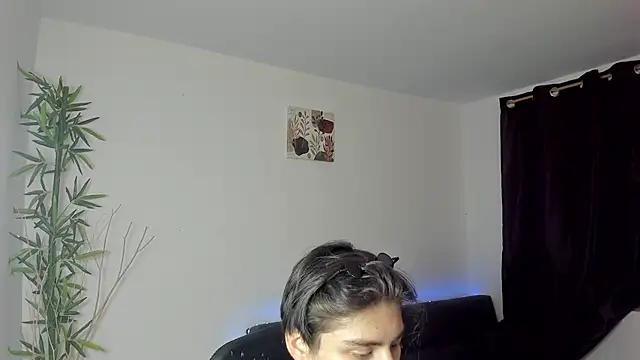 Snapshot of Giordano_Russo chatting on December 2024 01:53:02 AM Giordano Russo online show from December 2024 01:53:02 AM
