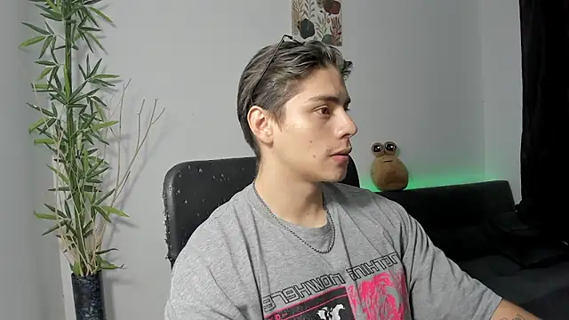 Snapshot of Giordano_Russo chatting on December 2024 02:19:01 AM Giordano Russo online show from December 2024 02:19:01 AM