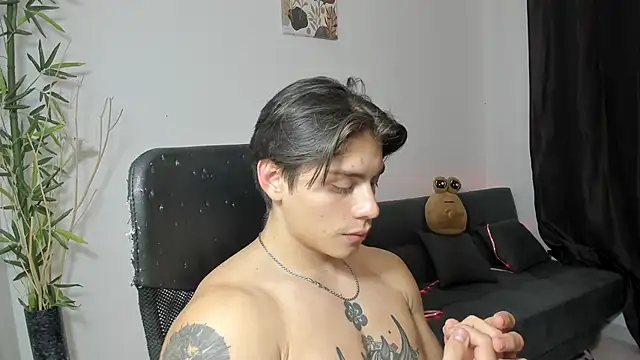 Snapshot of Giordano_Russo chatting on January 2025 05:48:01 AM Giordano Russo online show from January 2025 05:48:01 AM