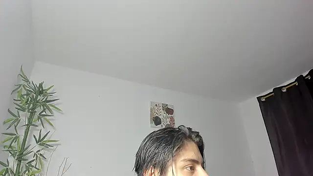 Snapshot of Giordano_Russo chatting on January 2025 08:27:01 PM Giordano Russo online show from January 2025 08:27:01 PM