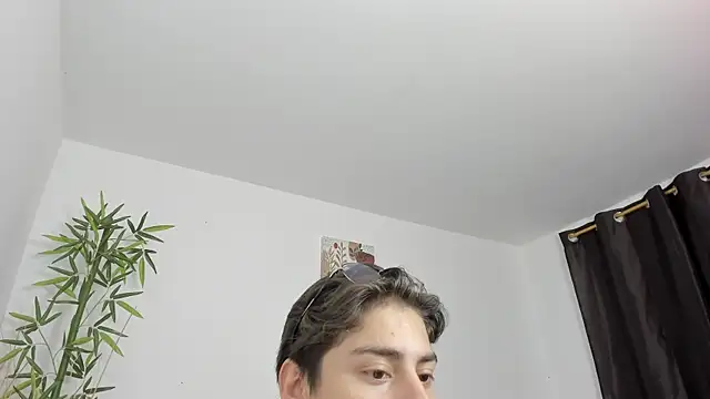 Snapshot of Giordano_Russo chatting on January 2025 11:19:02 PM Giordano Russo online show from January 2025 11:19:02 PM