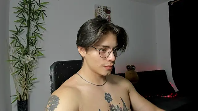 Snapshot of Giordano_Russo chatting on January 2025 05:05:01 AM Giordano Russo online show from January 2025 05:05:01 AM