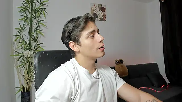 Snapshot of Giordano_Russo chatting on January 2025 01:23:02 AM Giordano Russo online show from January 2025 01:23:02 AM