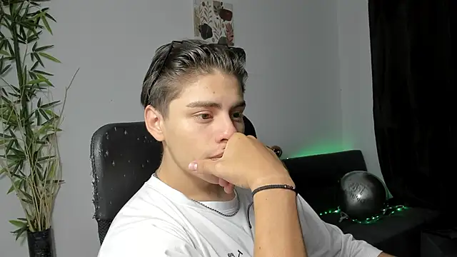 Snapshot of Giordano_Russo chatting on January 2025 01:31:02 PM Giordano Russo online show from January 2025 01:31:02 PM