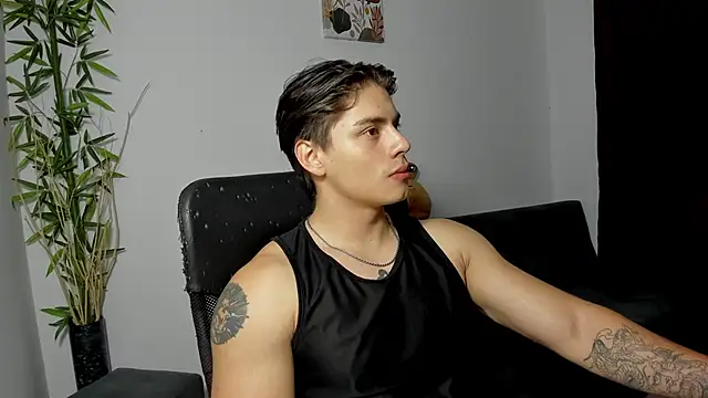 Snapshot of Giordano_Russo chatting on February 2025 02:35:01 AM Giordano Russo online show from February 2025 02:35:01 AM