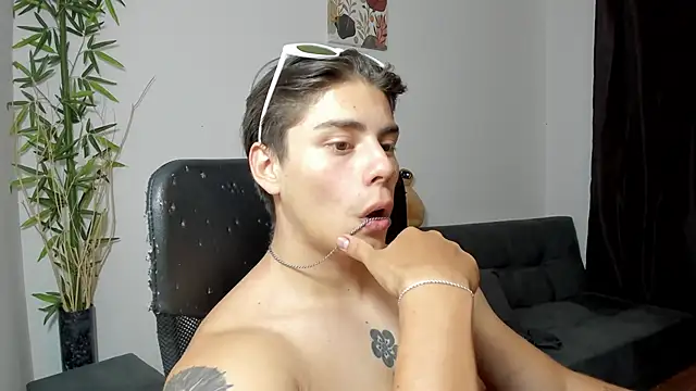 Snapshot of Giordano_Russo chatting on February 2025 03:04:02 AM Giordano Russo online show from February 2025 03:04:02 AM