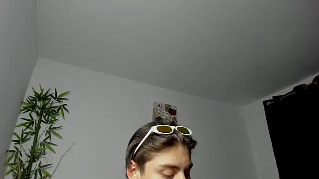 Snapshot of Giordano_Russo chatting on February 2025 11:16:01 PM Giordano Russo online show from February 2025 11:16:01 PM