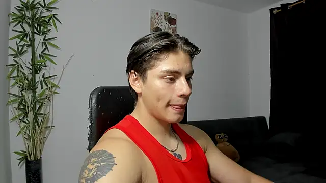 Snapshot of Giordano_Russo chatting on February 2025 03:01:02 AM Giordano Russo online show from February 2025 03:01:02 AM