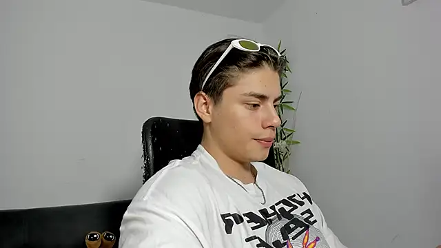 Snapshot of Giordano_Russo chatting on March 2025 08:43:01 PM Giordano Russo online show from March 2025 08:43:01 PM
