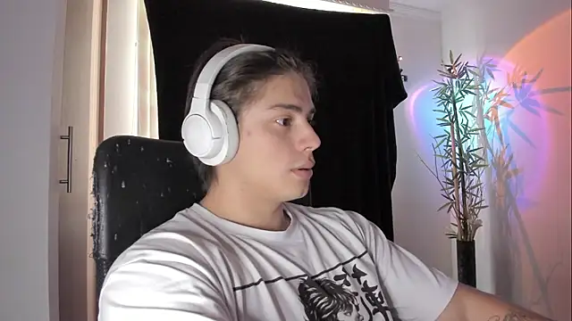 Giordano Russo online show from April 2026 07:33:02 PM