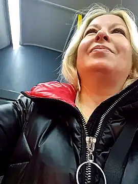 Snapshot of Arina_smiles chatting on January 2025 03:13:02 PM Arina smiles online show from January 2025 03:13:02 PM