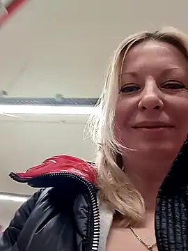 Snapshot of Arina_smiles chatting on February 2025 04:43:01 PM Arina smiles online show from February 2025 04:43:01 PM