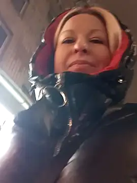 Snapshot of Arina_smiles chatting on February 2025 03:42:01 PM Arina smiles online show from February 2025 03:42:01 PM